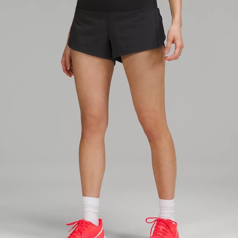 Lululemon Speed Up Low-Rise Lined Short 2.5” Size 6